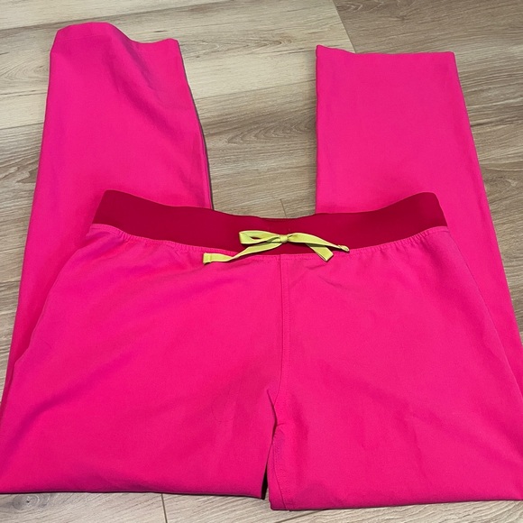 Figs hot pink scrub set - Picture 4 of 5